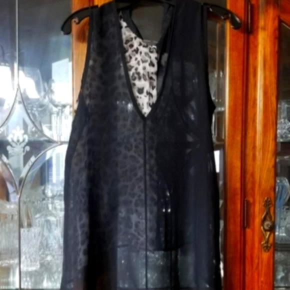 Leopard Hi Lo Button-Up Tank - Picture 2 of 2